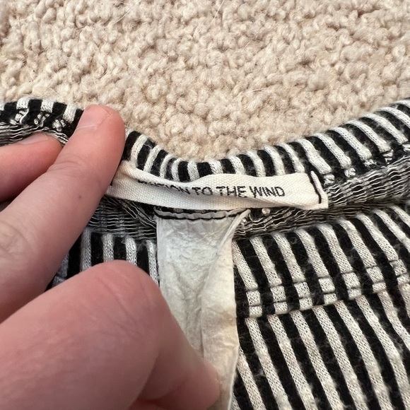 Caution To The Wind Women’s Striped Crop Top Fits S/M - Picture 8 of 8
